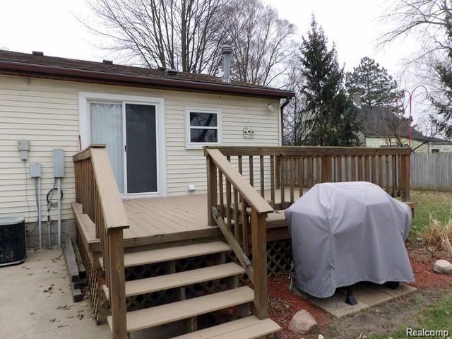 8108 Pardee Road Taylor, MI 48180 - Photo 22 of 58 22. RELAXING DECK!