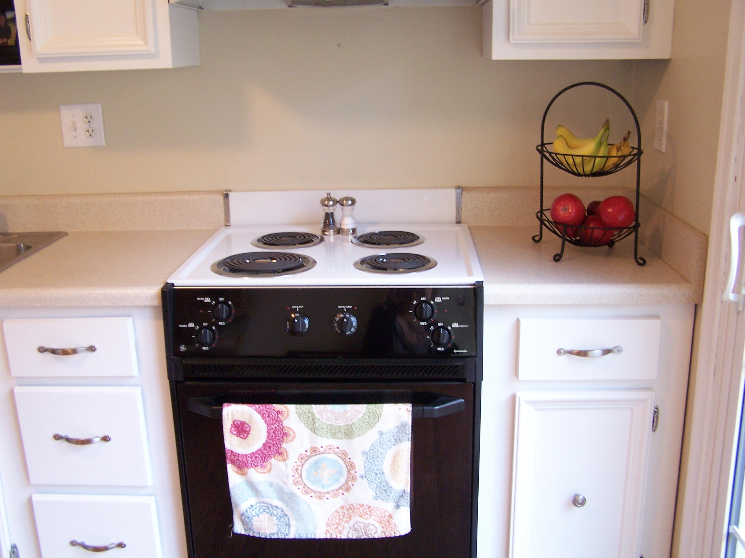 289 Scalybark Drive Blue Ridge, VA 24064 - Photo 11 of 73 a stove top oven sitting inside of a kitchen