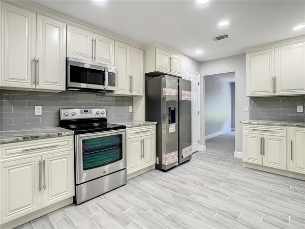 $2,995 | 6708 Yardley Way, Tampa, FL 33647