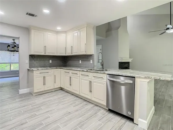 $2,995 | 6708 Yardley Way, Tampa, FL 33647