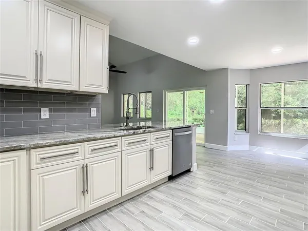 $2,995 | 6708 Yardley Way, Tampa, FL 33647