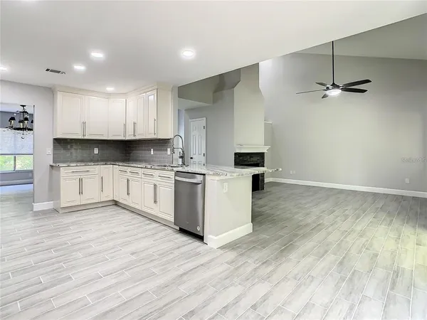 $2,995 | 6708 Yardley Way, Tampa, FL 33647