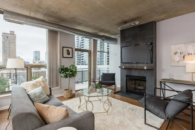 $575,000 | 125 East 13th Street, Unit 808, Chicago, IL 60605