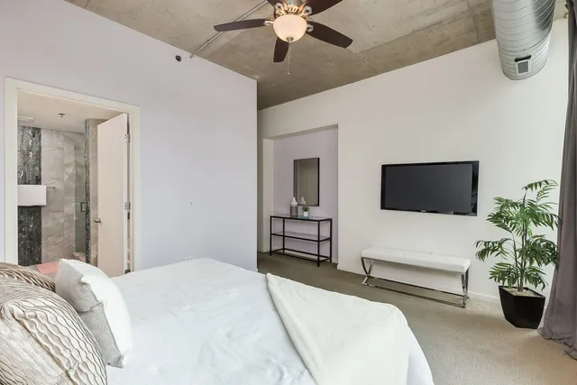 $575,000 | 125 East 13th Street, Unit 808, Chicago, IL 60605