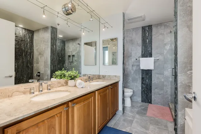 $575,000 | 125 East 13th Street, Unit 808, Chicago, IL 60605