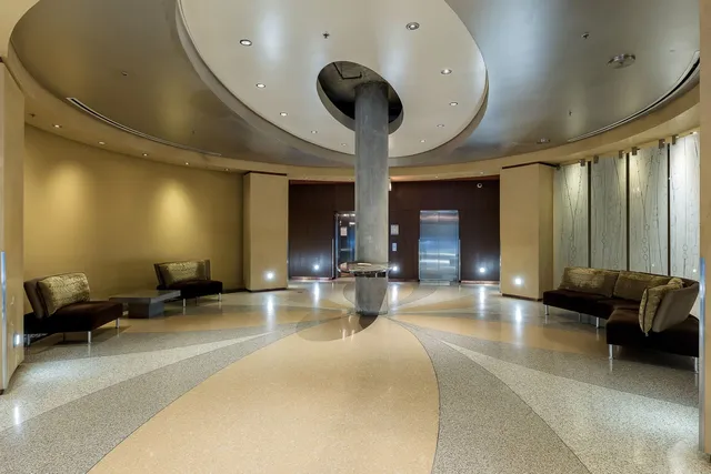 $575,000 | 125 East 13th Street, Unit 808, Chicago, IL 60605