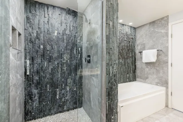 $575,000 | 125 East 13th Street, Unit 808, Chicago, IL 60605