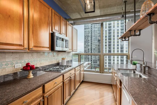 $575,000 | 125 East 13th Street, Unit 808, Chicago, IL 60605