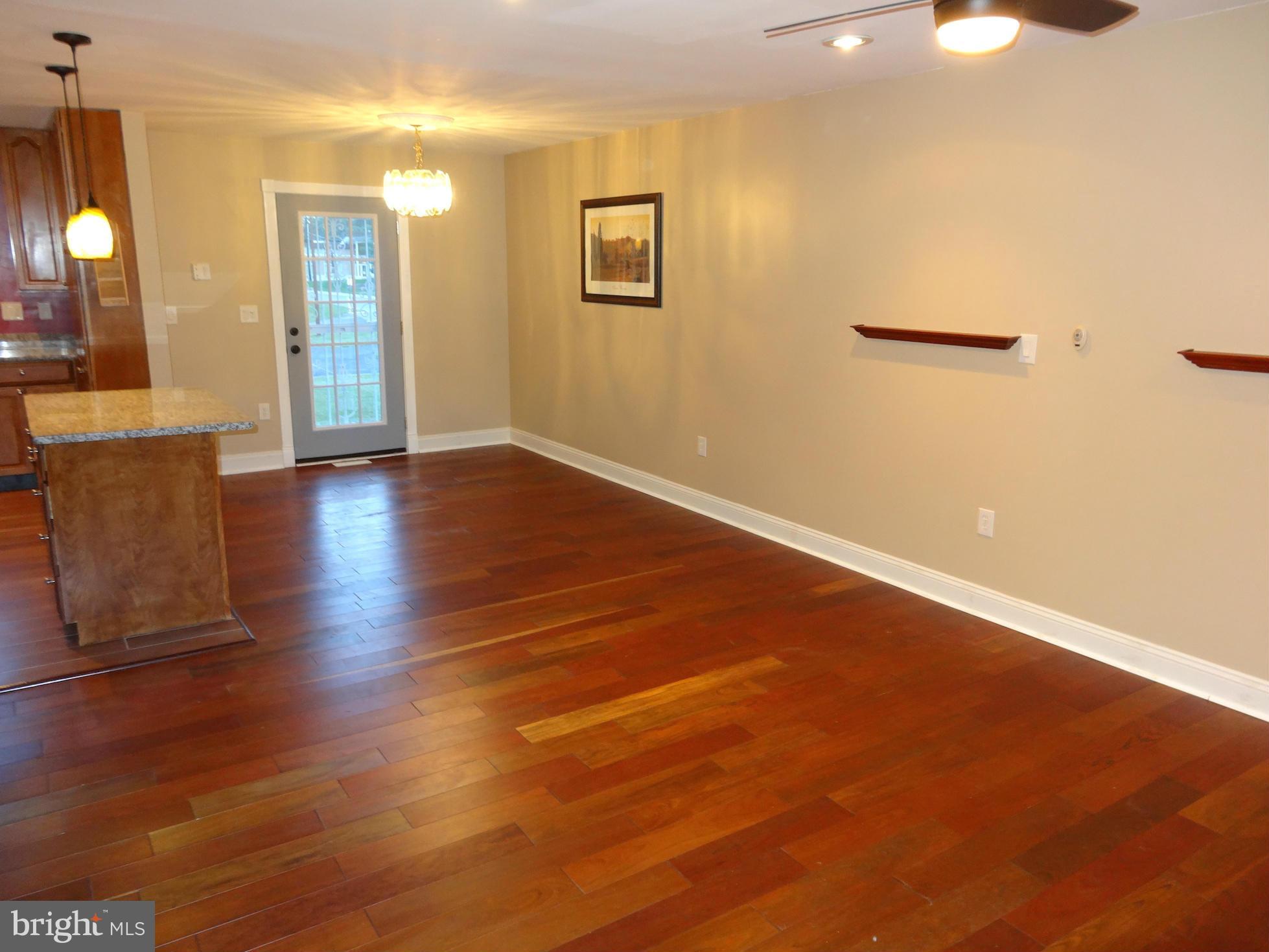 7206 Allentown Road Fort Washington, MD 20744 - Photo 4 of 21 Living Room