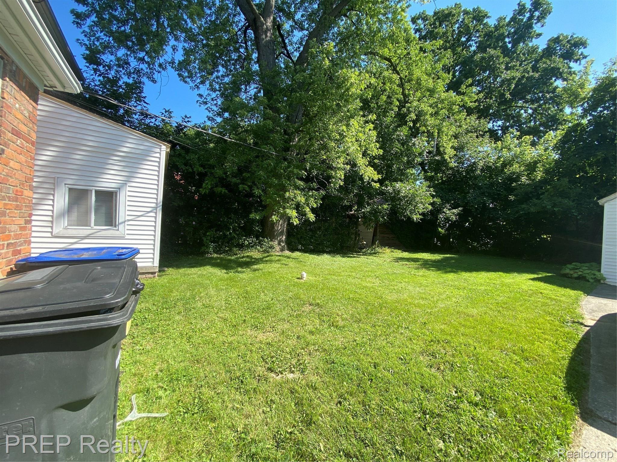 14168 Stahelin Road Detroit, MI 48223 - Photo 15 of 22 Back Yard View