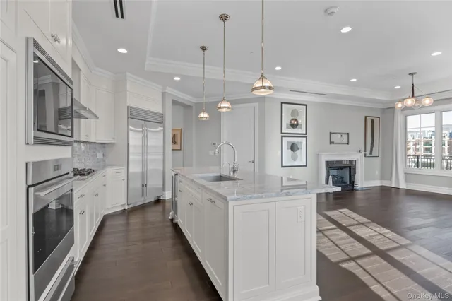 $2,789,000 | 5000 Royal Court, Unit 5114, North Hills, NY 11040