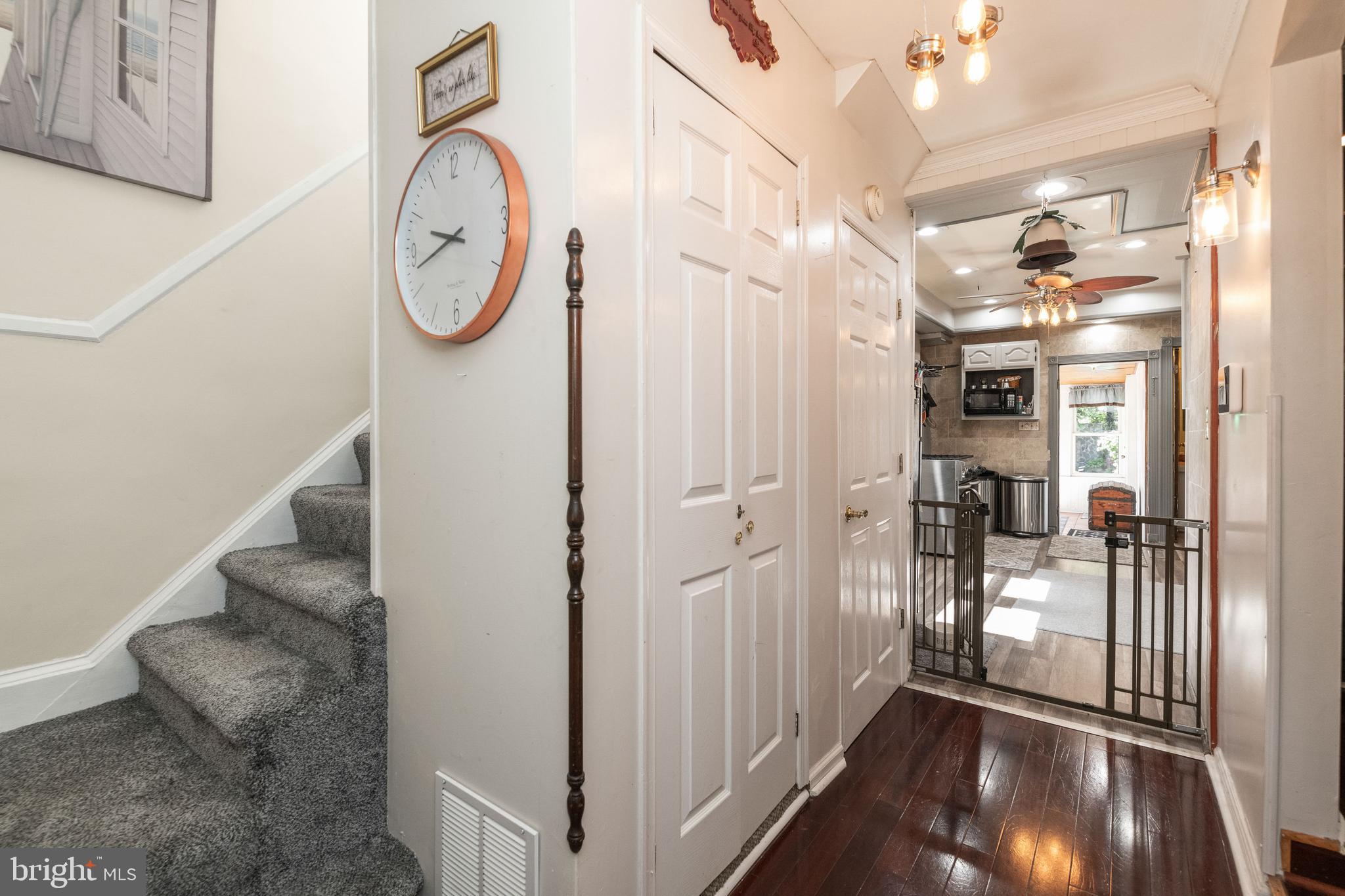 503 Hollen Road Baltimore, MD 21212 - Photo 7 of 42 Front Entranceway