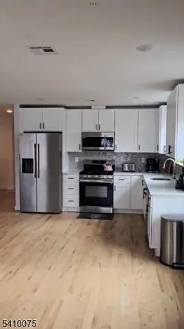 $2,700 | 116 Brookdale Avenue, Unit 2, Newark, NJ 07106