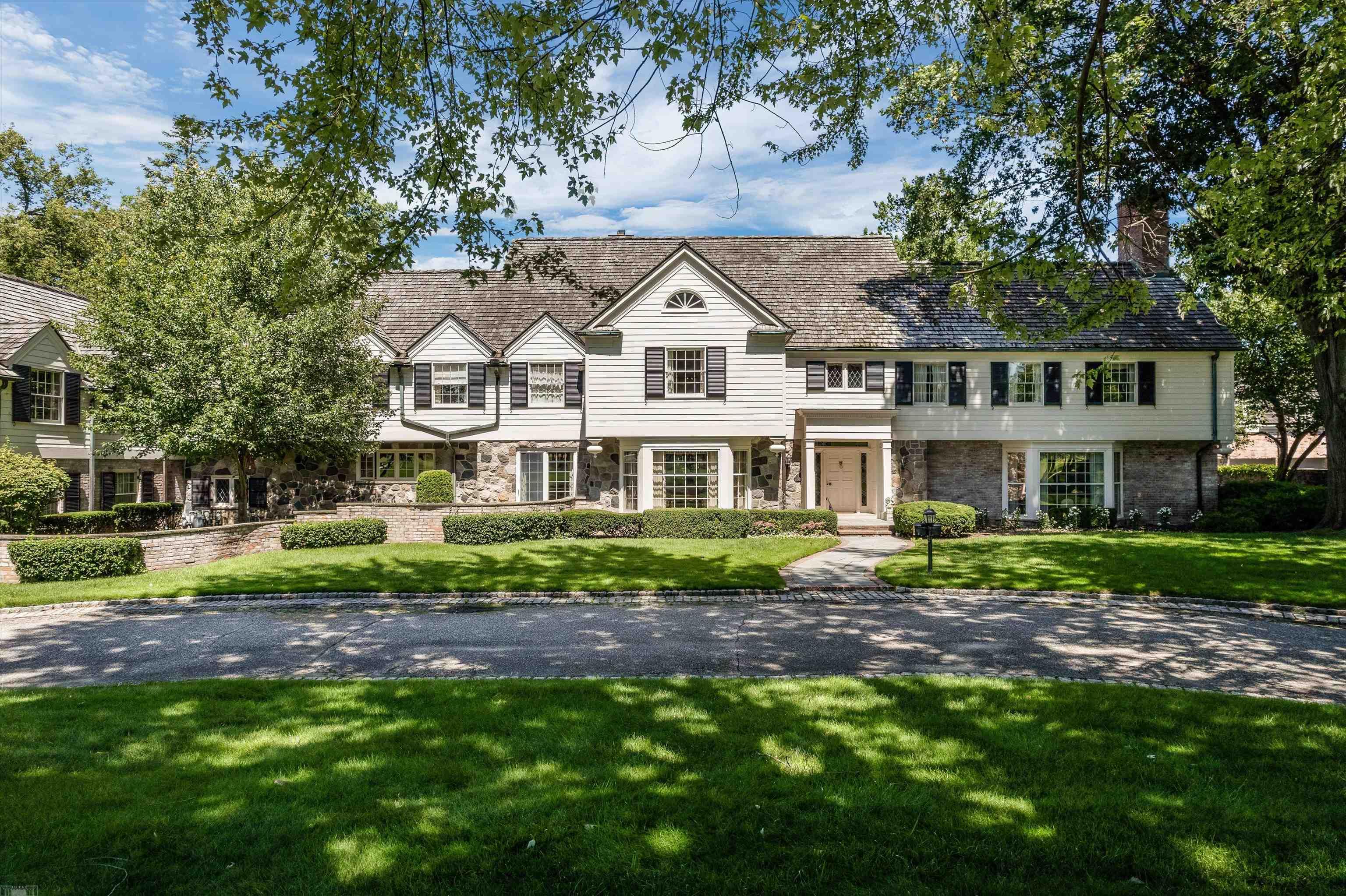 382 Provencal Road Grosse Pointe Farms, MI 48236 - Photo 4 of 95