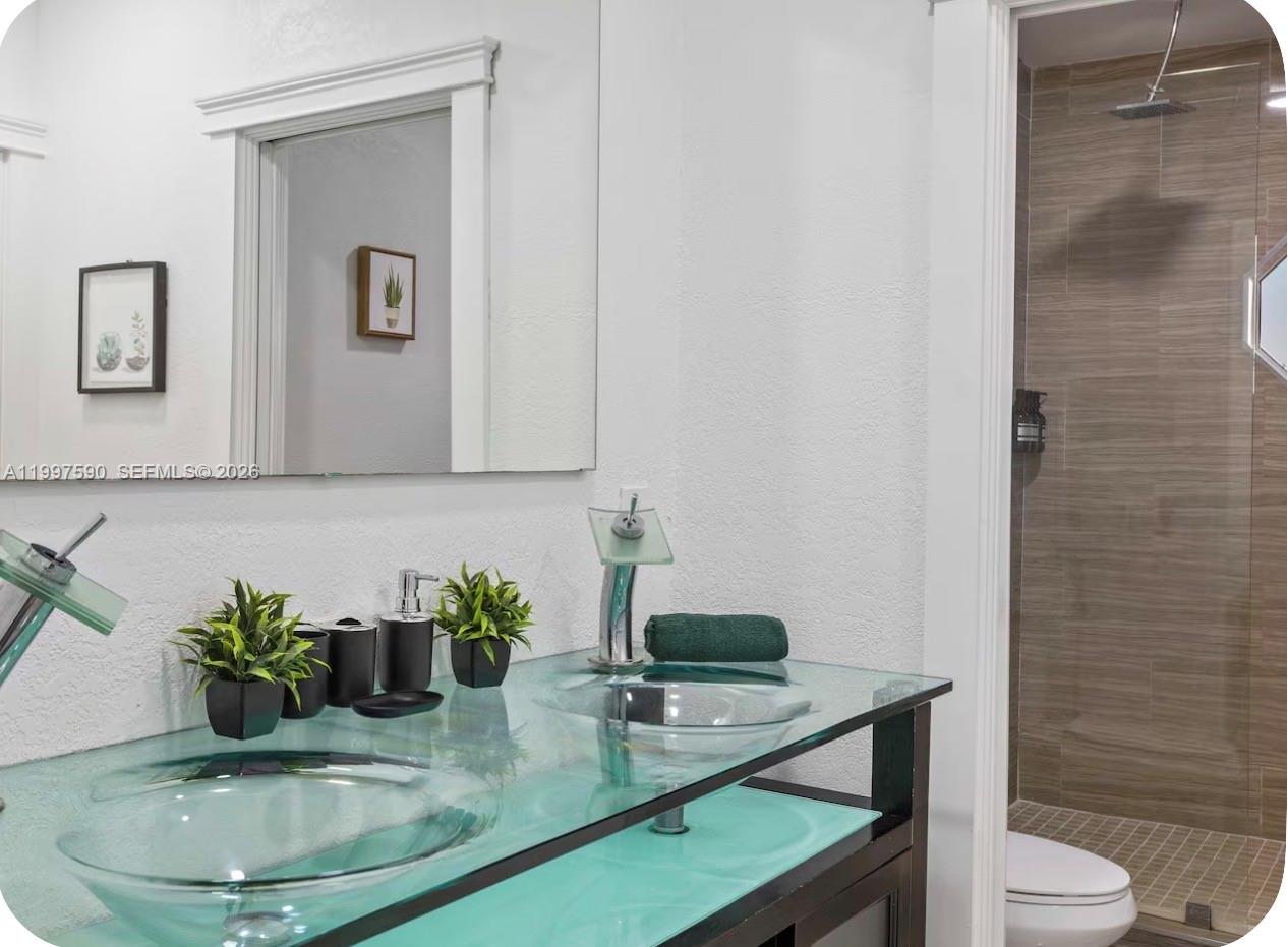 15411 Southwest 36th Terrace Miami, FL 33185 - Photo 26 of 45 a dining room with mirror and bathroom