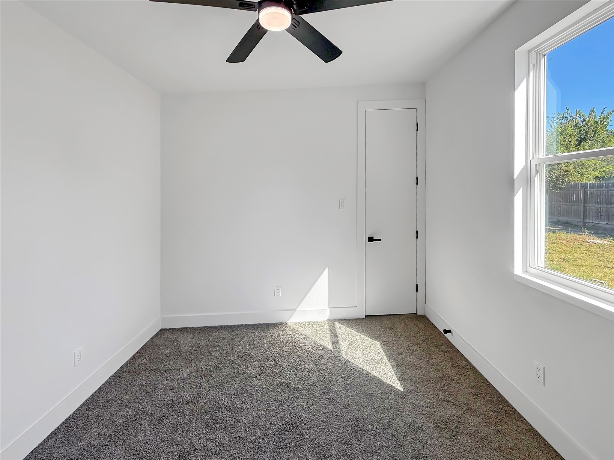 3115 Evella Street Houston, TX 77026 - Photo 13 of 21 an empty room with windows