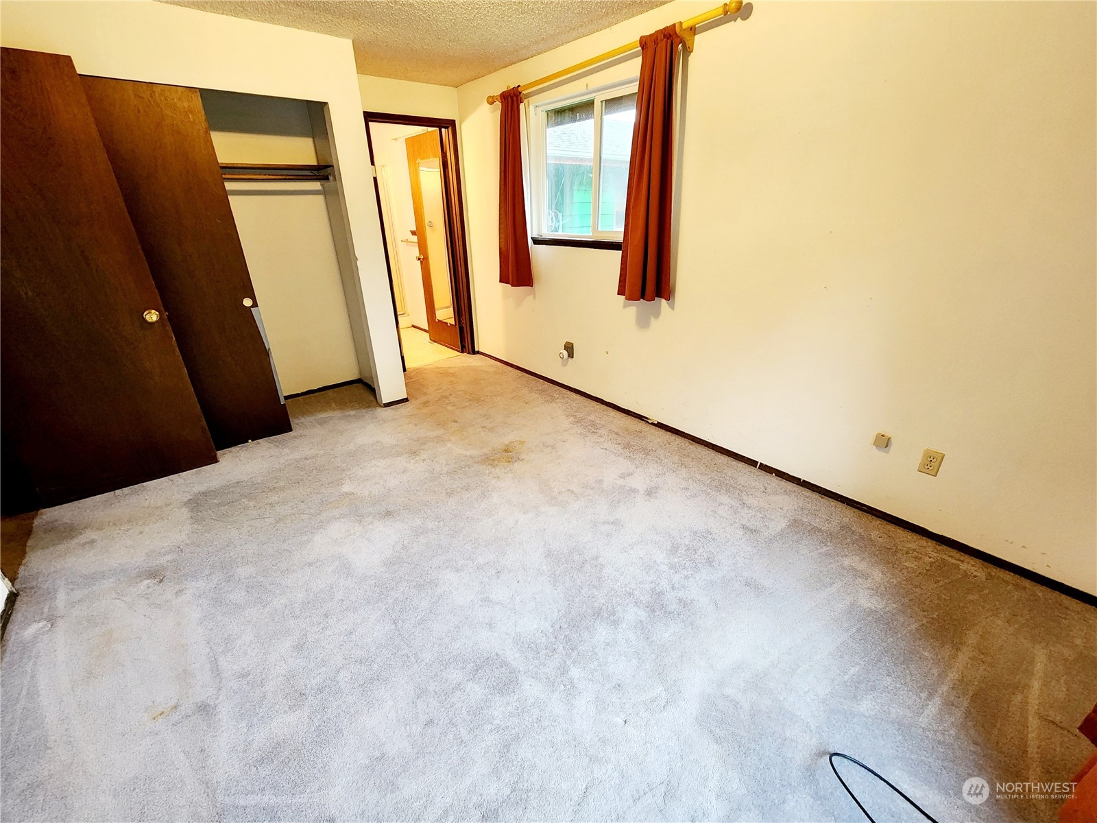 15 Foreman Road McCleary, WA 98557 - Photo 13 of 31 a view of empty room with front door