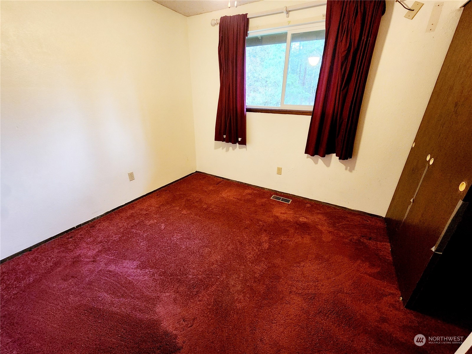 15 Foreman Road McCleary, WA 98557 - Photo 19 of 31 an empty room with a window