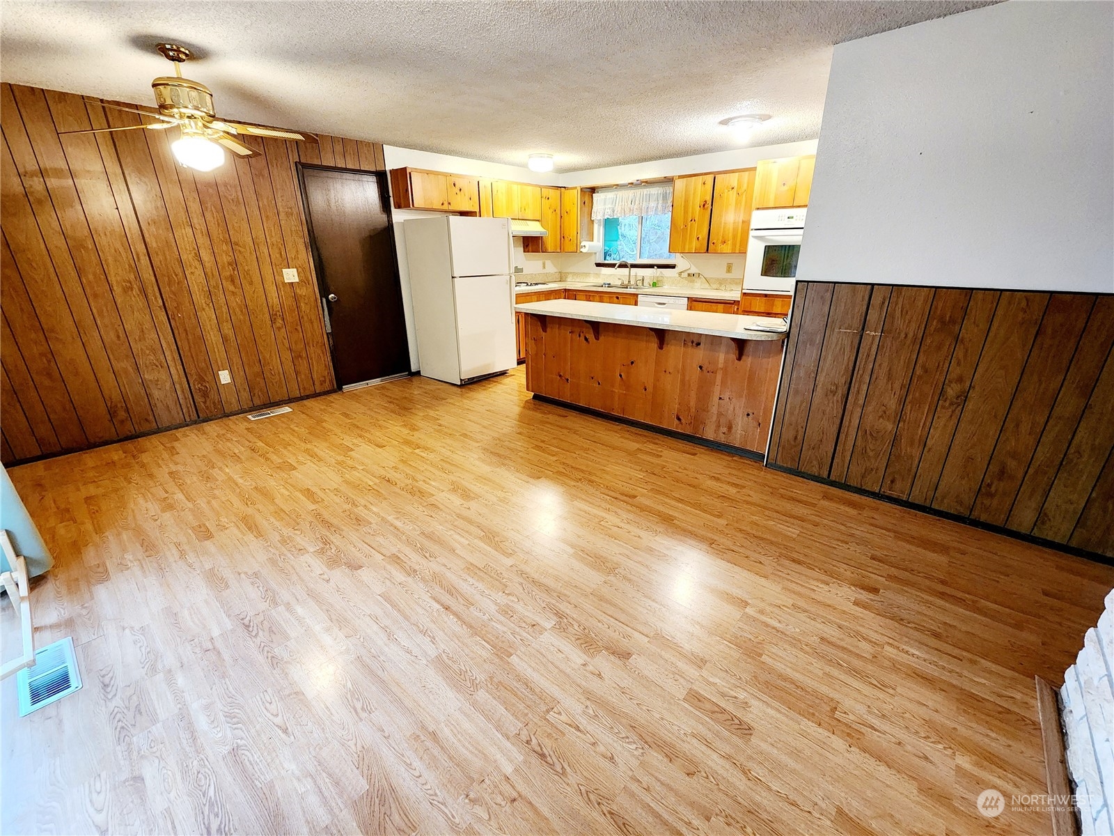 15 Foreman Road McCleary, WA 98557 - Photo 9 of 31 a view of kitchen with wooden floor and electronic appliances