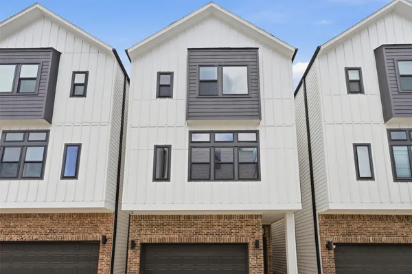 $2,999 | 326 Eastwood Street, Houston, TX 77011
