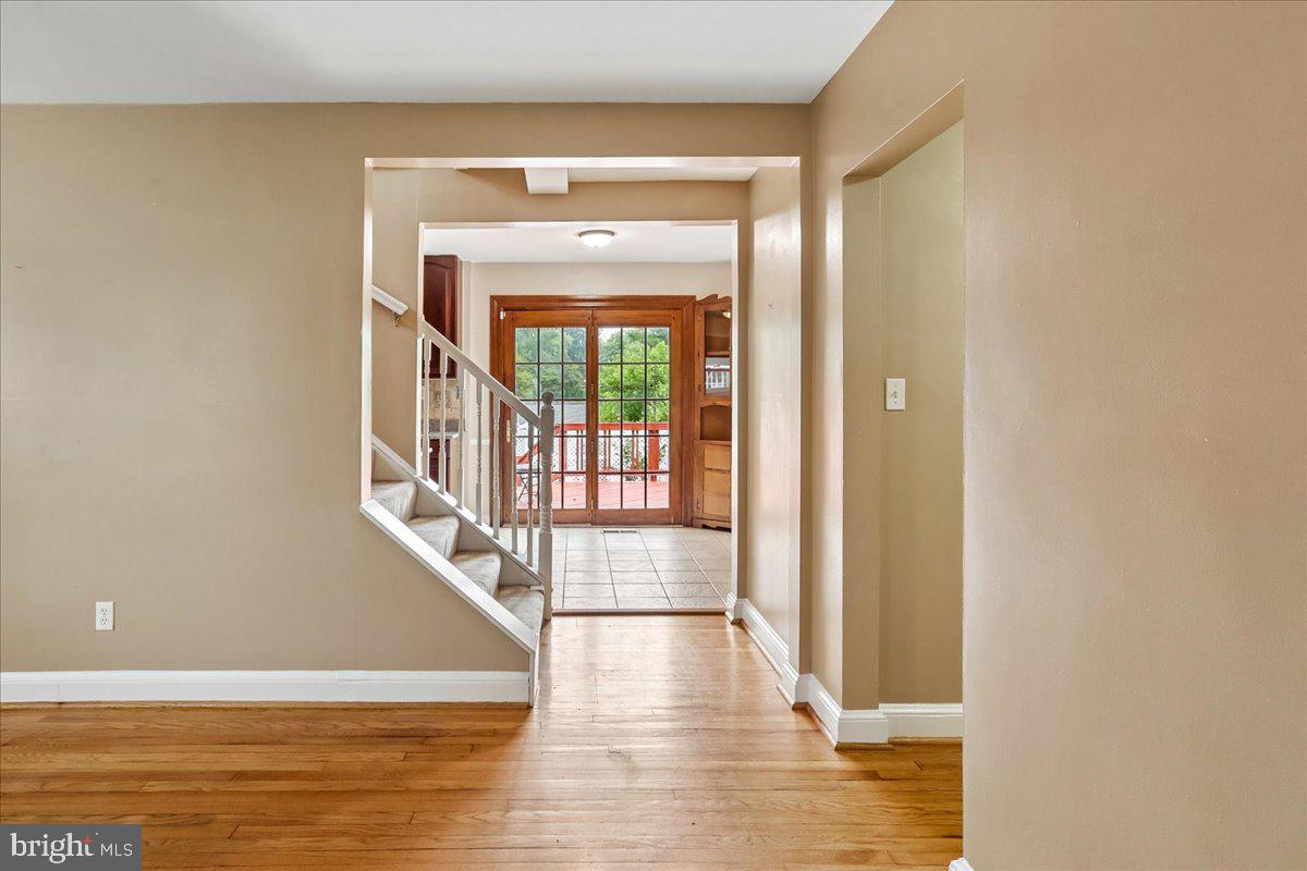 2806 Hardy Avenue Silver Spring, MD 20902 - Photo 4 of 29
