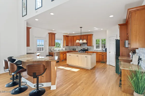 $2,499,900 | 2 Leeward Lane, Saratoga Springs, NY 12866
