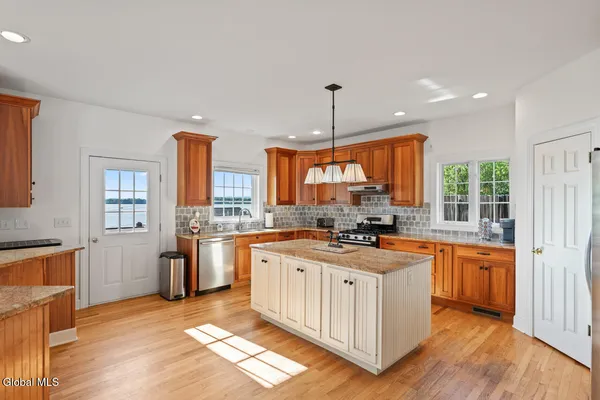 $2,499,900 | 2 Leeward Lane, Saratoga Springs, NY 12866