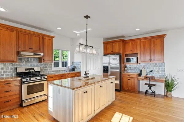 $2,499,900 | 2 Leeward Lane, Saratoga Springs, NY 12866