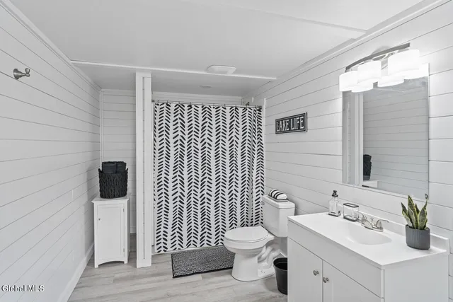 $2,499,900 | 2 Leeward Lane, Saratoga Springs, NY 12866