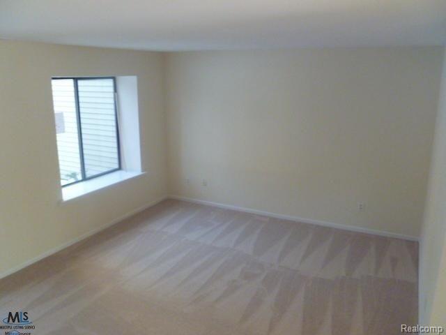 1563 Streamwood Court Rochester, MI 48307 - Photo 3 of 16 3.jpg