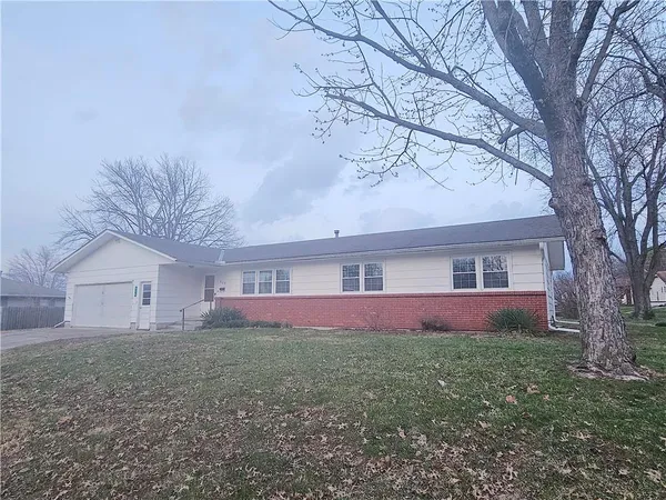 $228,000 | 510 North Cedar Street, Garnett, KS 66032