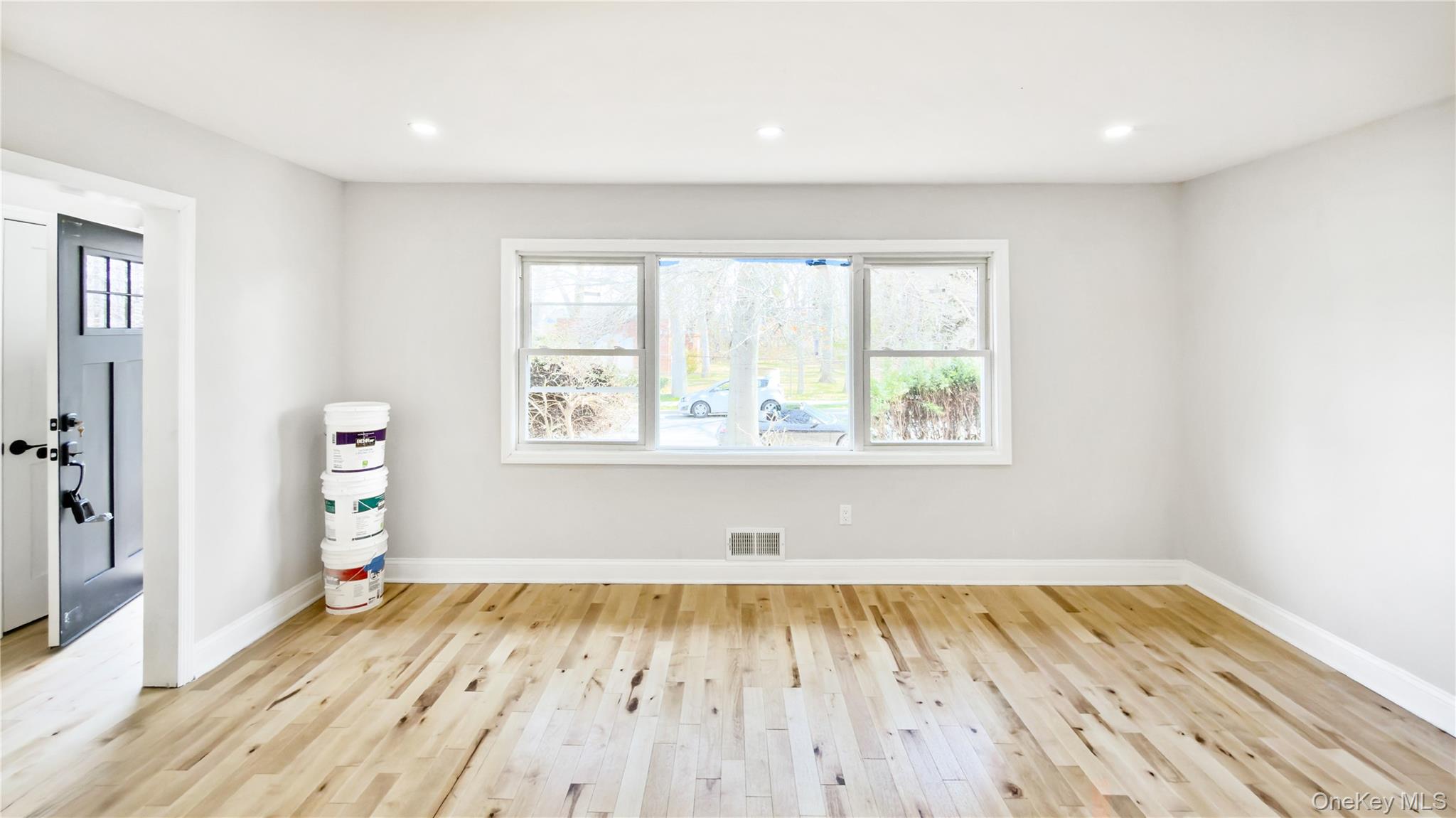 37 Decatur Street Roosevelt, NY 11575 - Photo 17 of 47