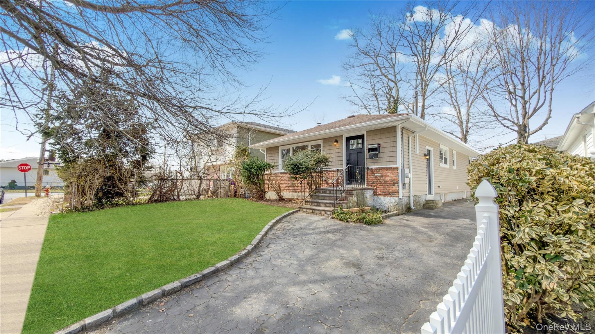 37 Decatur Street Roosevelt, NY 11575 - Photo 4 of 47