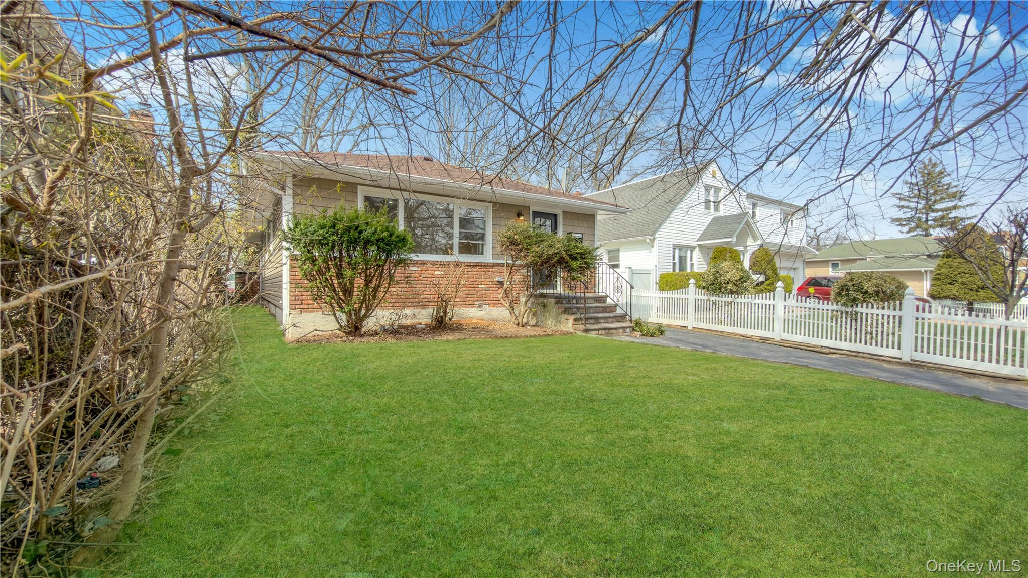 37 Decatur Street Roosevelt, NY 11575 - Photo 5 of 47