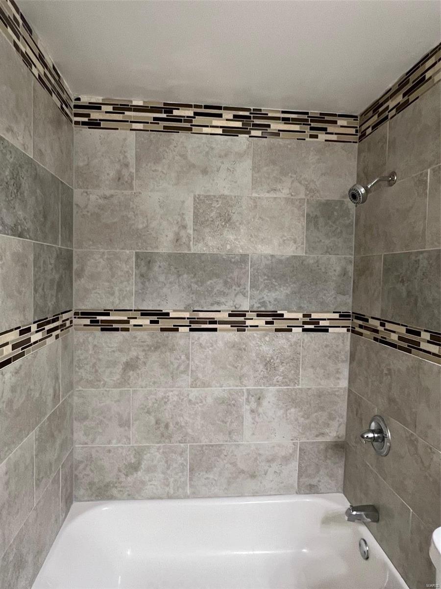 1017 Summer Tree Drive Ballwin, MO 63011 - Photo 16 of 19