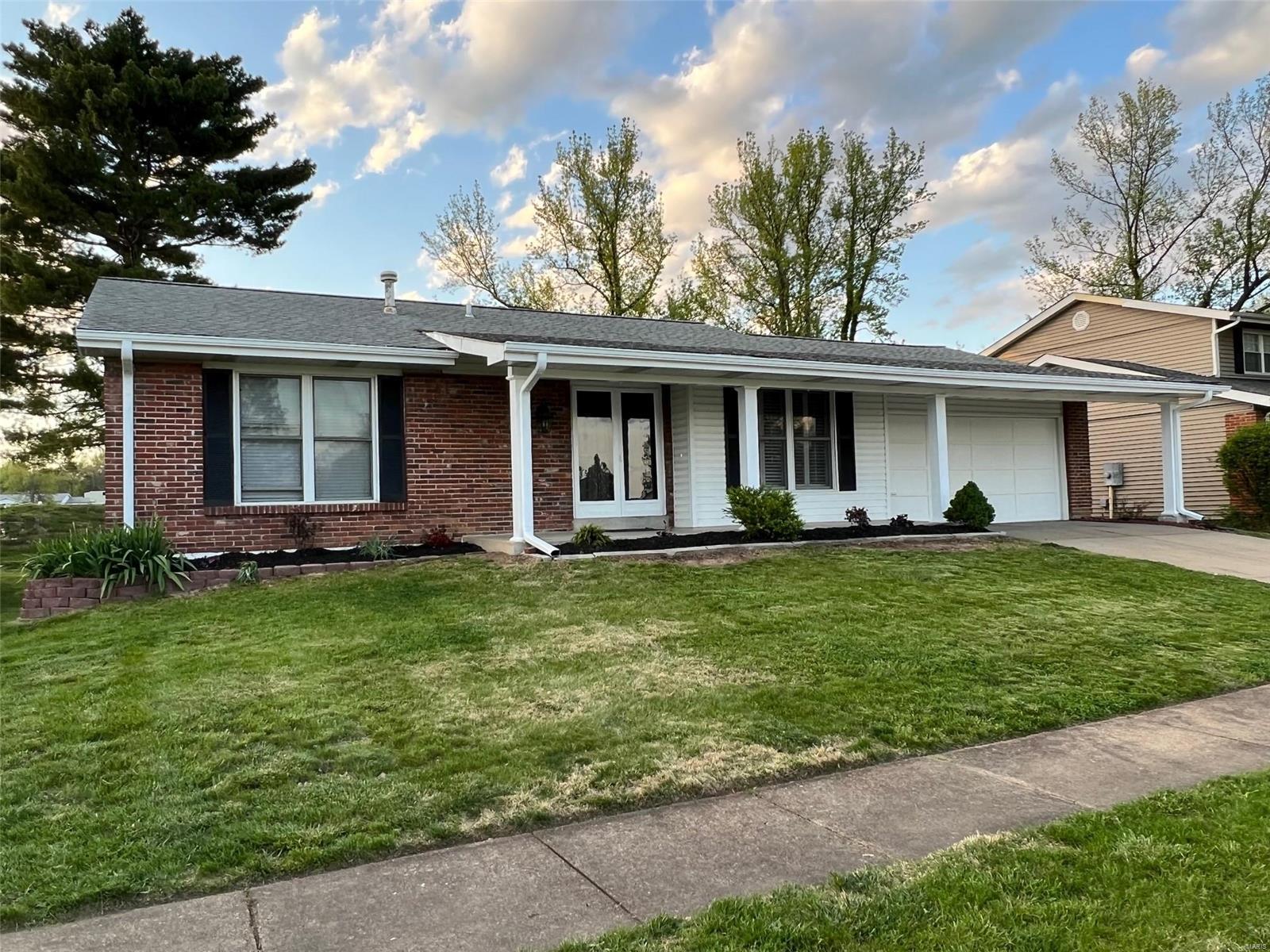 1017 Summer Tree Drive Ballwin, MO 63011 - Photo 2 of 19