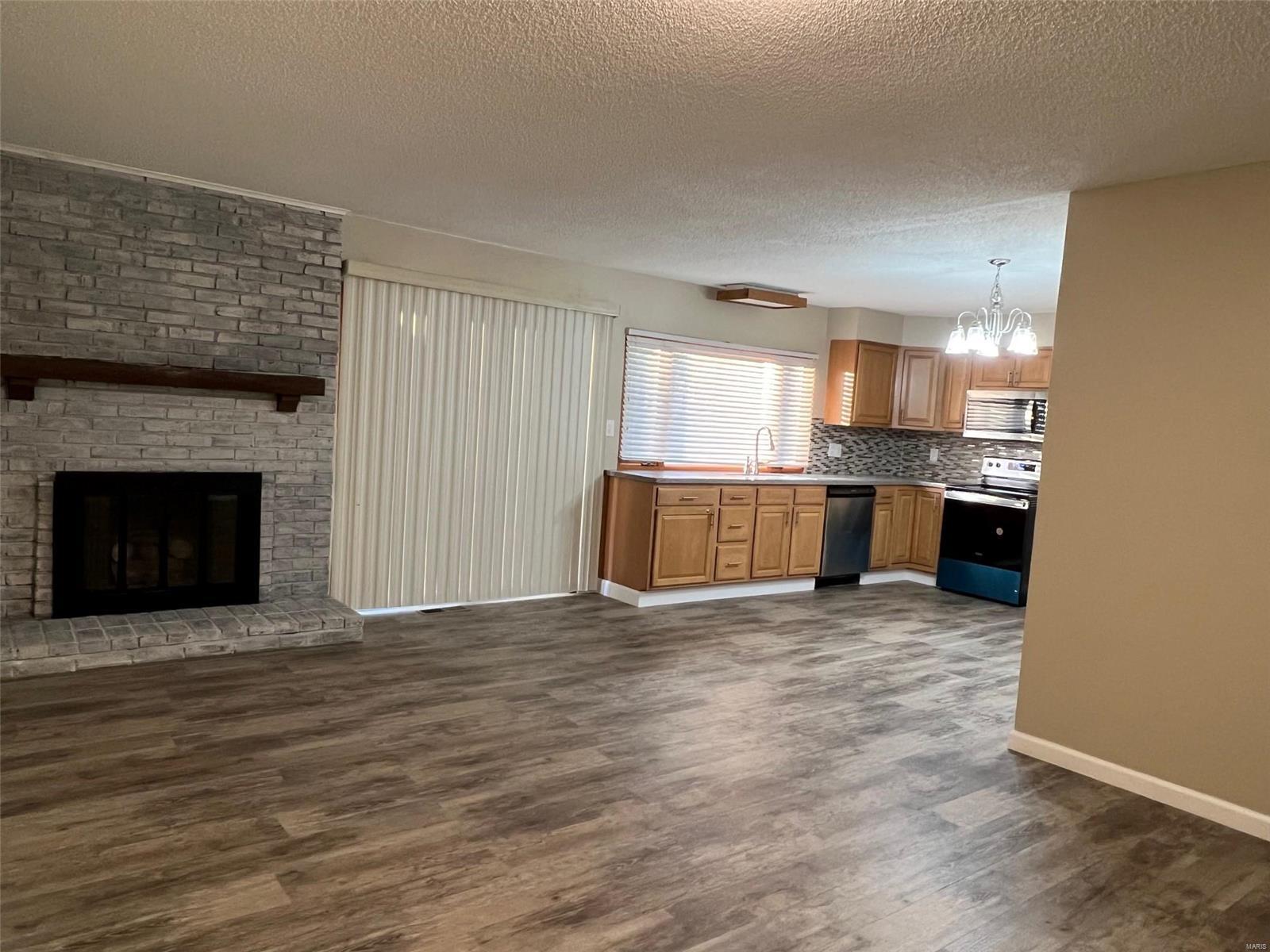 1017 Summer Tree Drive Ballwin, MO 63011 - Photo 5 of 19