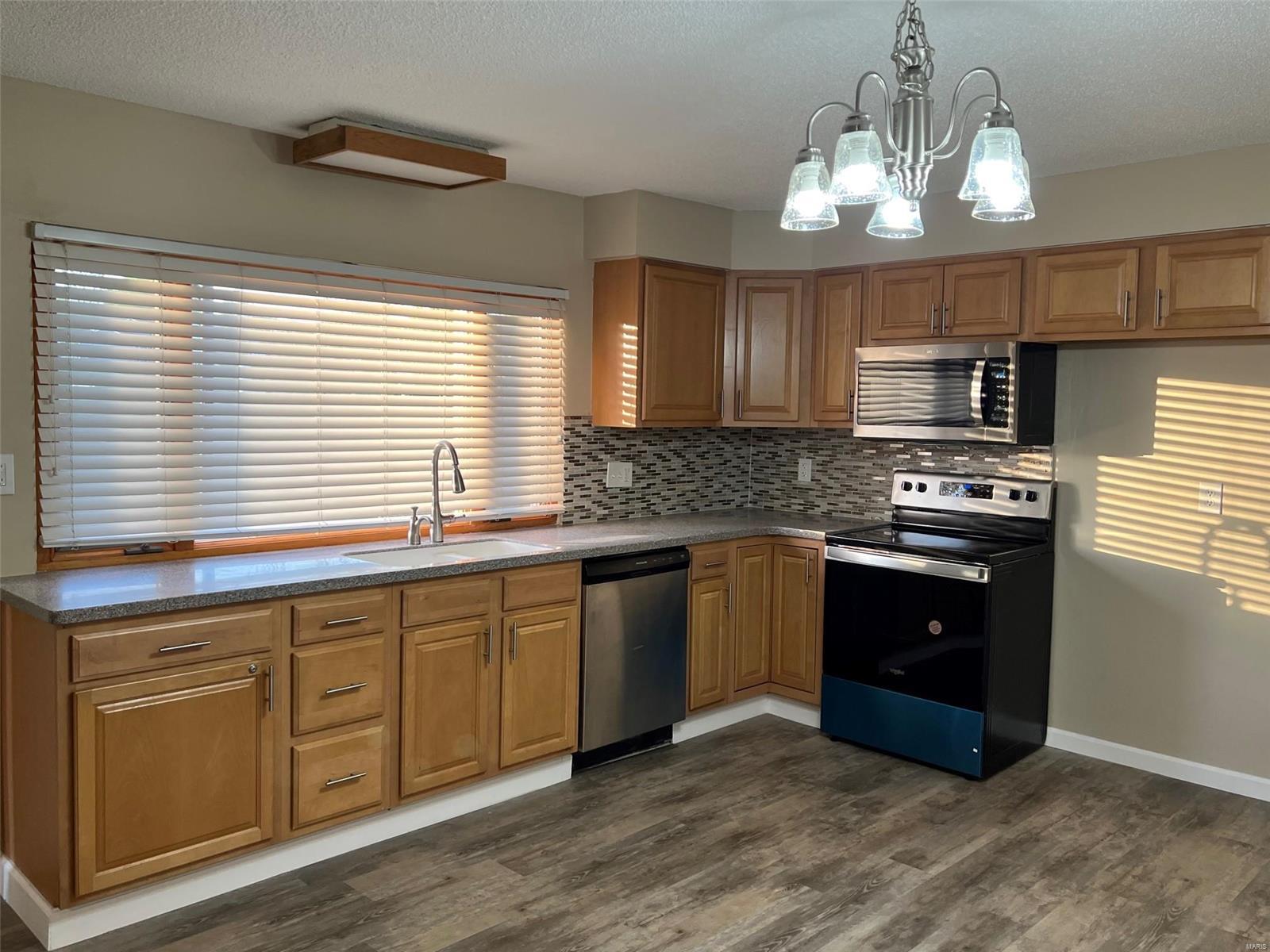 1017 Summer Tree Drive Ballwin, MO 63011 - Photo 6 of 19