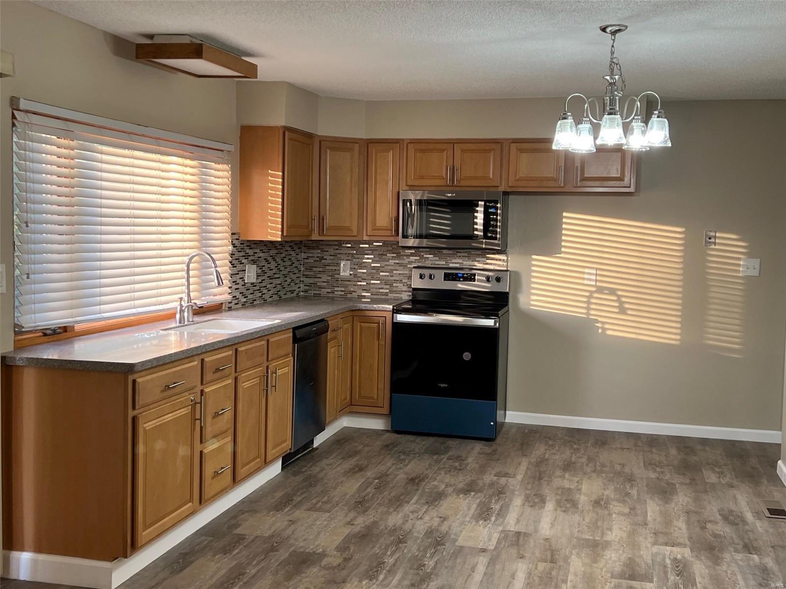 1017 Summer Tree Drive Ballwin, MO 63011 - Photo 7 of 19