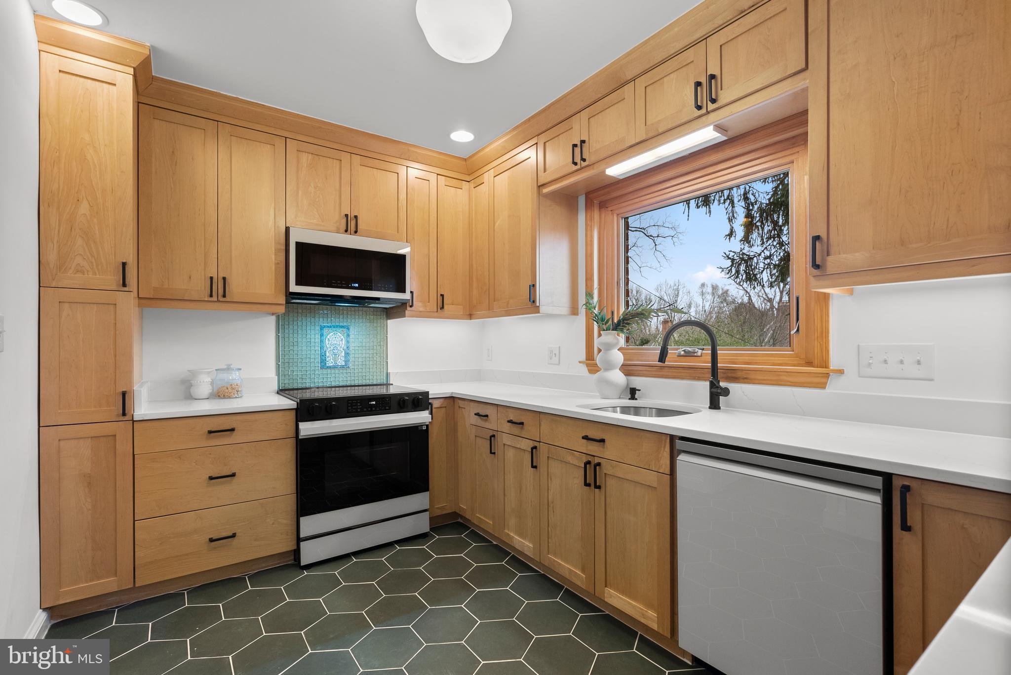 8 Springvale Lane Silver Spring, MD 20910 - Photo 13 of 48 Kitchen- new counters and backsplash 2026