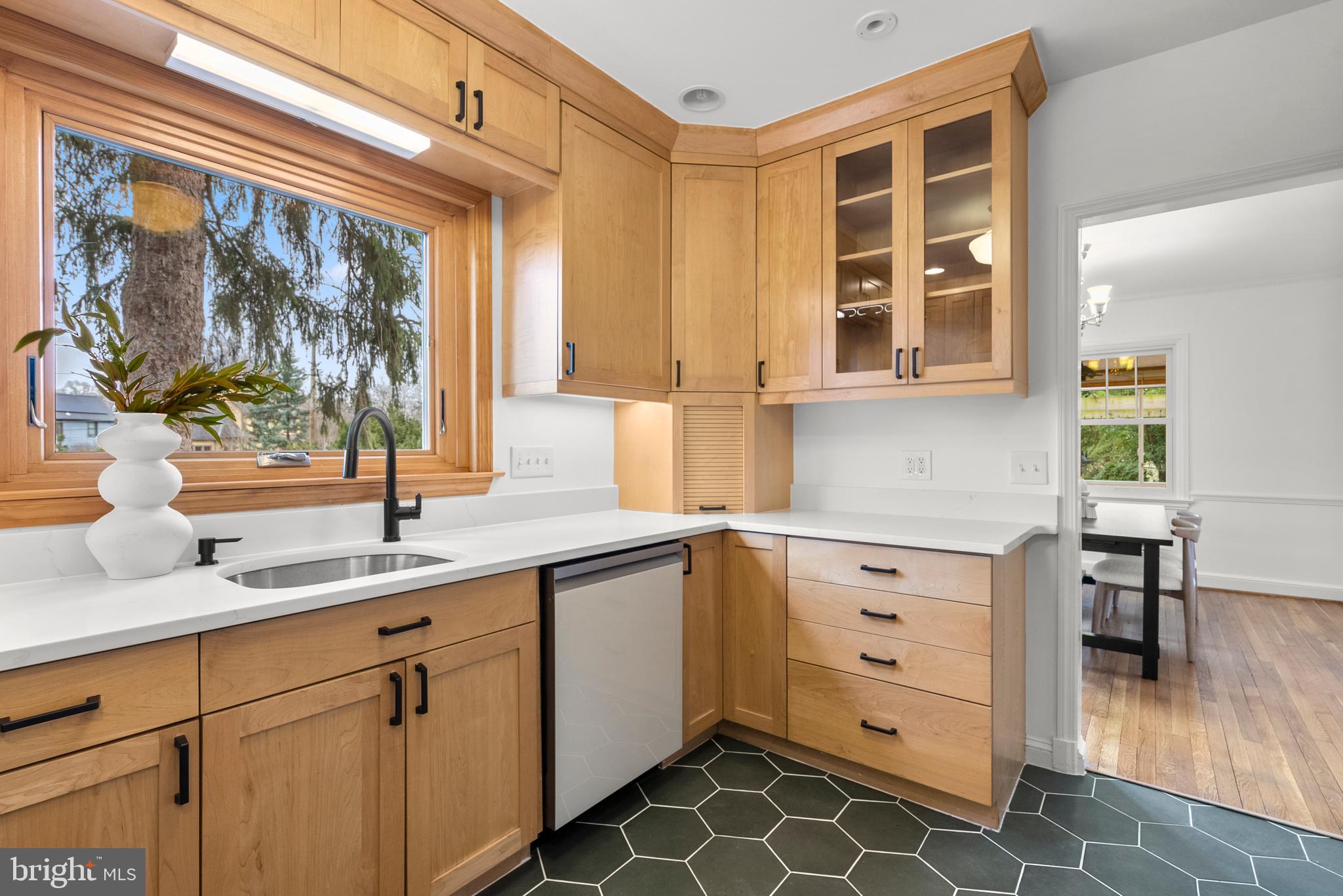 8 Springvale Lane Silver Spring, MD 20910 - Photo 14 of 48 Kitchen- new flooring 2026