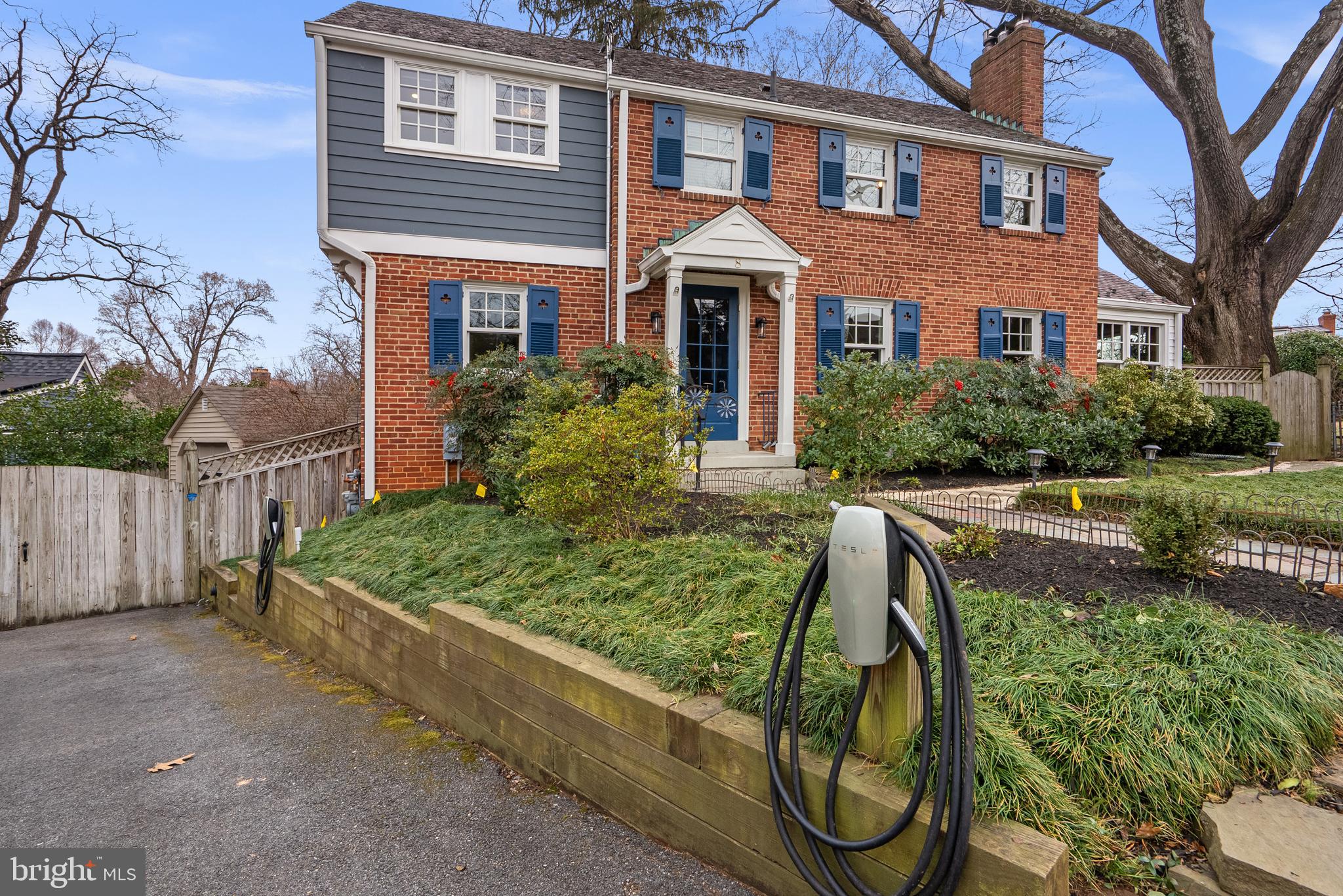 8 Springvale Lane Silver Spring, MD 20910 - Photo 4 of 48 2 EV Charges