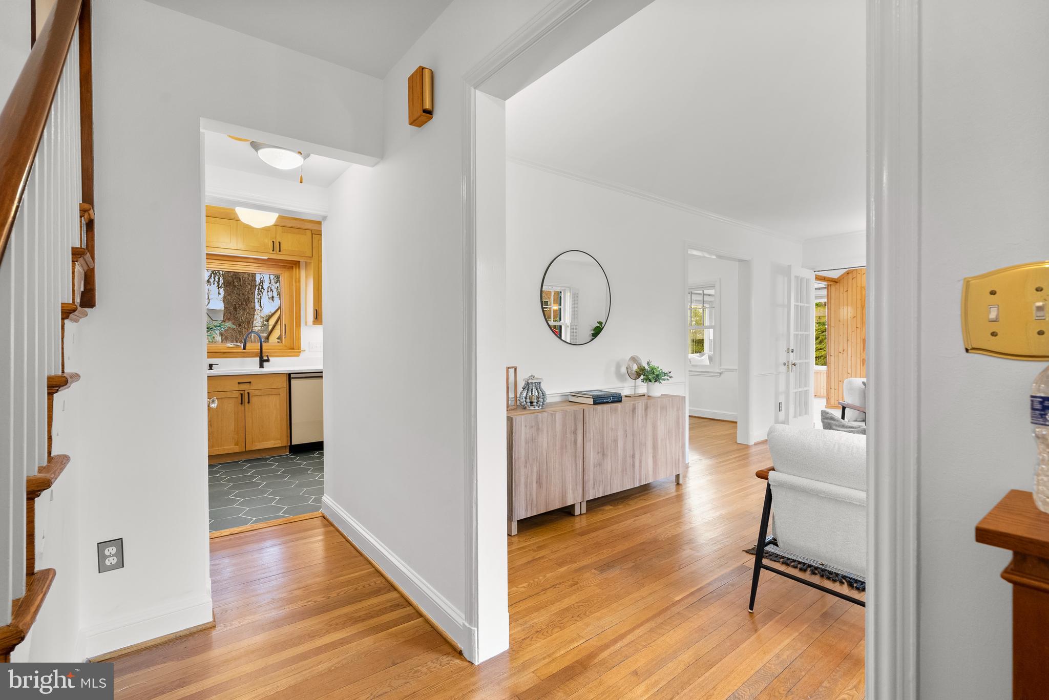 8 Springvale Lane Silver Spring, MD 20910 - Photo 10 of 48 Foyer