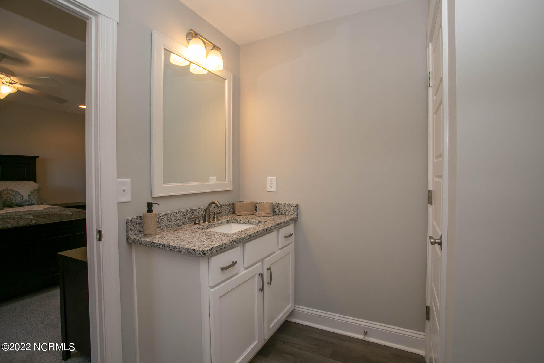522 Abbey Road Carthage, NC 28327 - Photo 17 of 32 upper owners bath2