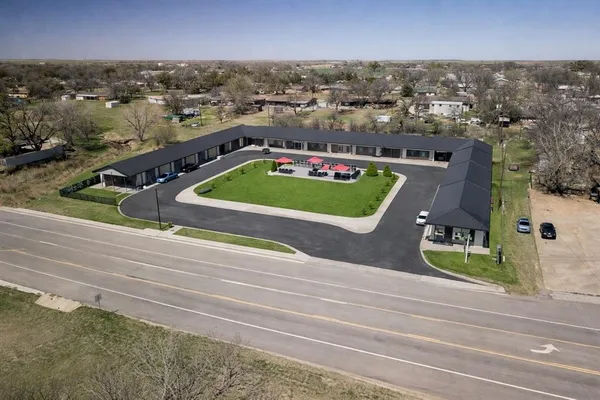 $675,000 | 904 West California Street, Seymour, TX 76380