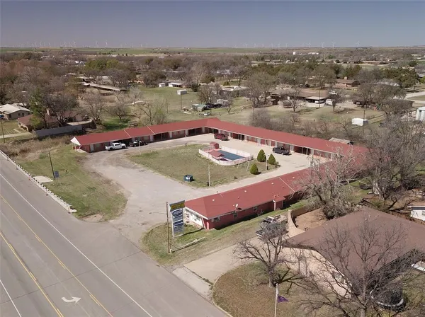 $675,000 | 904 West California Street, Seymour, TX 76380