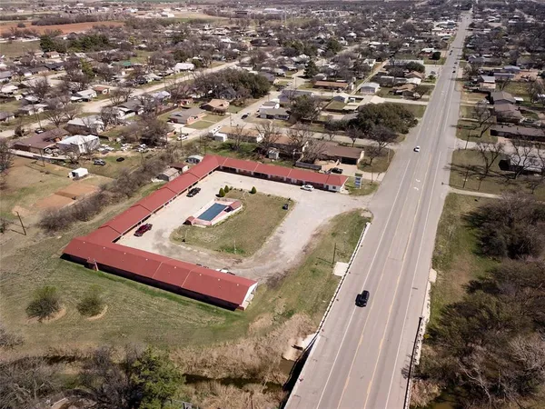 $675,000 | 904 West California Street, Seymour, TX 76380