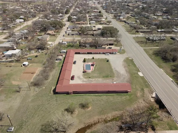 $675,000 | 904 West California Street, Seymour, TX 76380