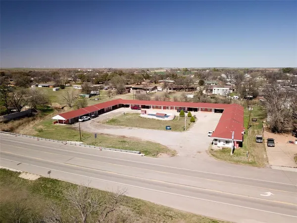$675,000 | 904 West California Street, Seymour, TX 76380