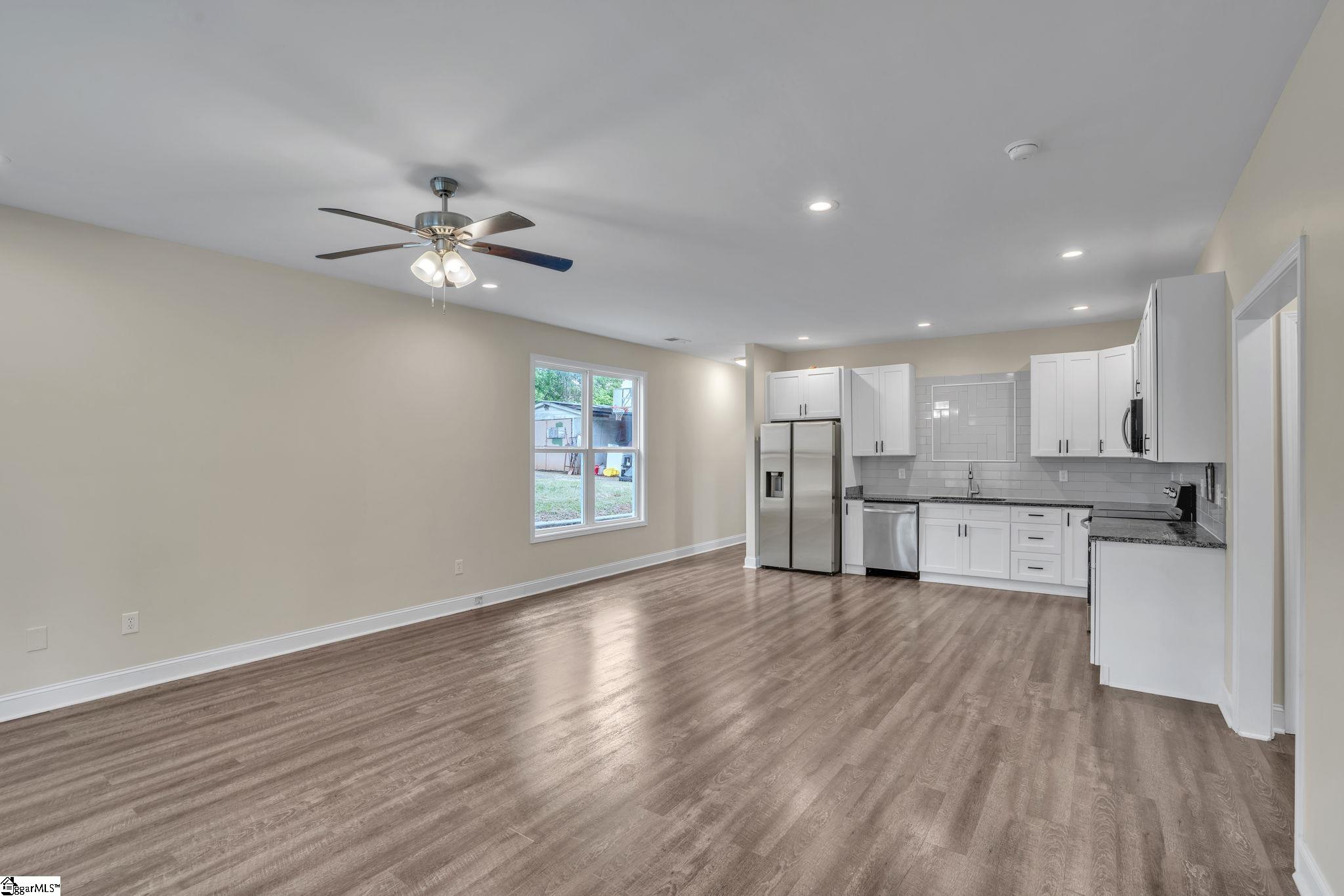 308 South Lewis Street Pickens, SC 29671 - Photo 11 of 30